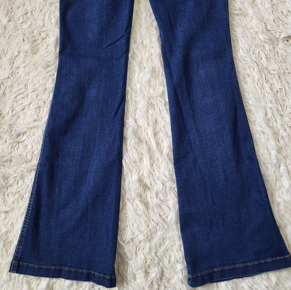 Spanx Flare Leg Pull On Jeans Size Medium Dark Wash - Picture 15 of 15